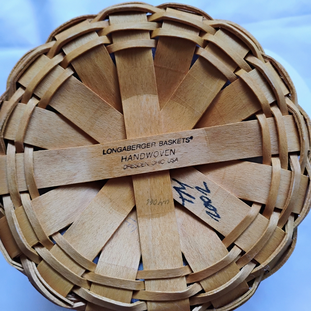 Longaberger Yellow Basket with Floral Liner - Picture 10 of 16